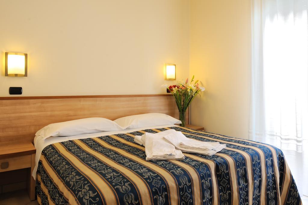 Hotel Bridge Rimini Rum bild